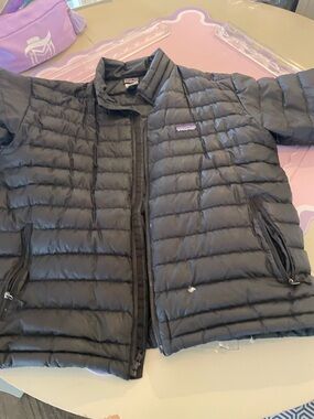Patagonia Men’s Black Quilted Lightweight Puffer Jacket